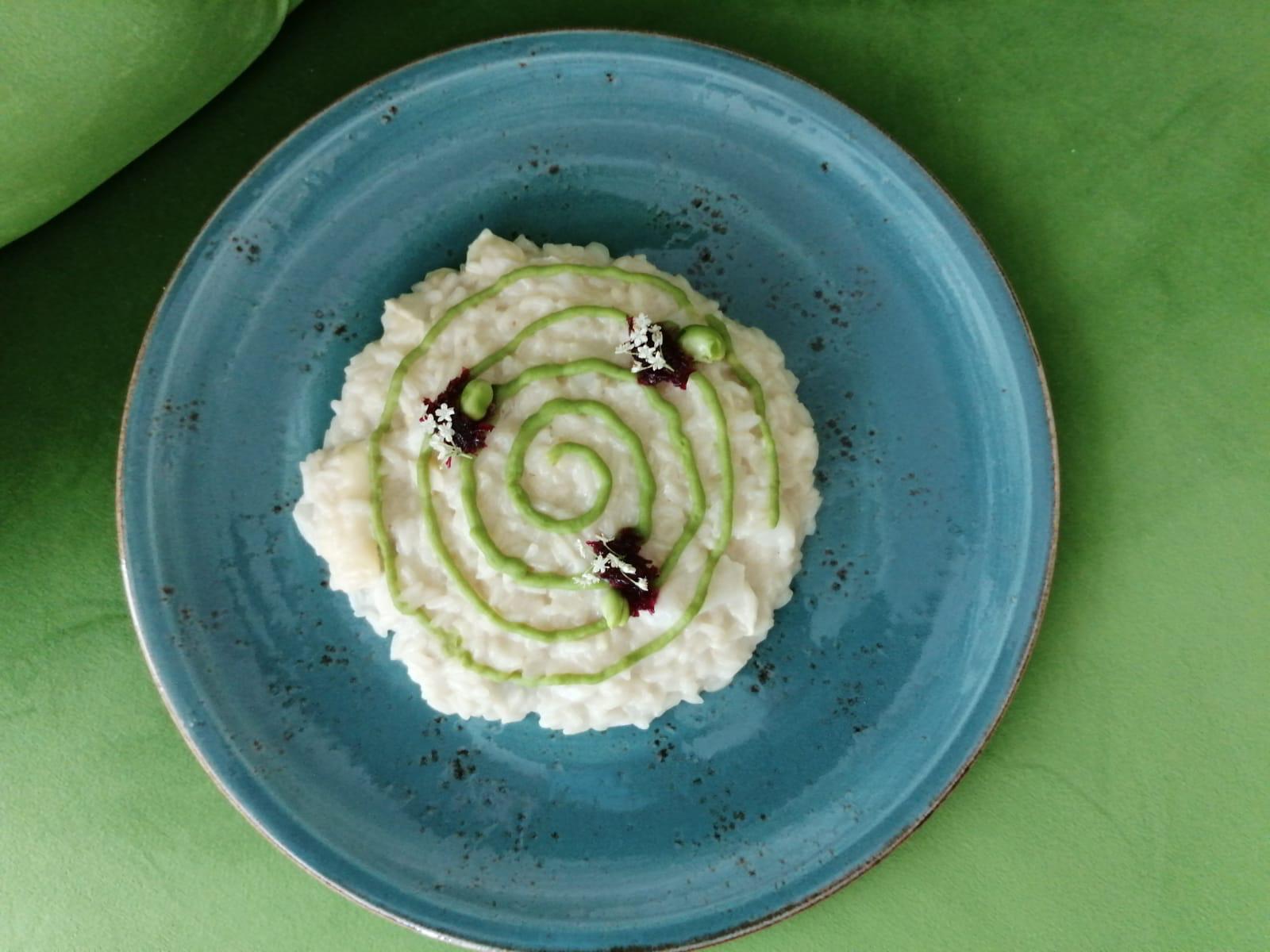  risotto agli asparagi bianchi, primizie e petali di rosa 