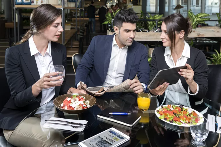 pausa persone pranzo