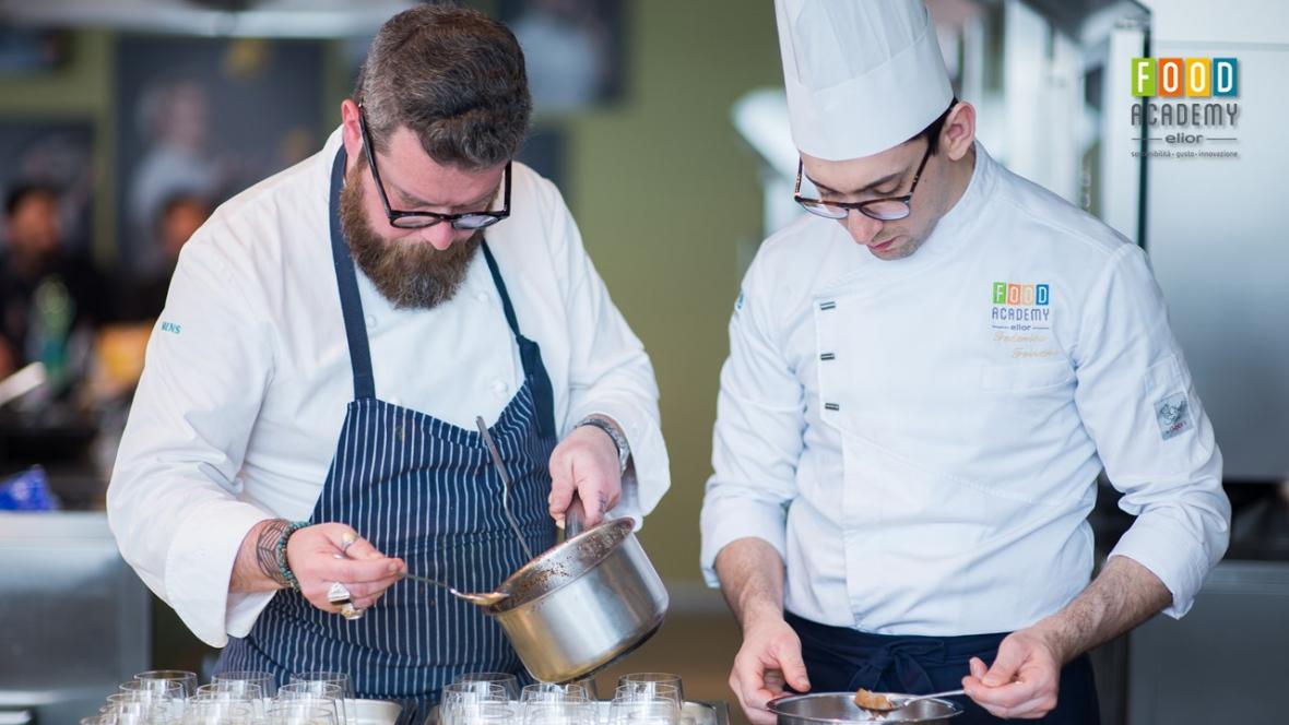 Lo chef Eugenio Boer e l'executive chef della Food Academy Elior Federico Ferrari Trecate
